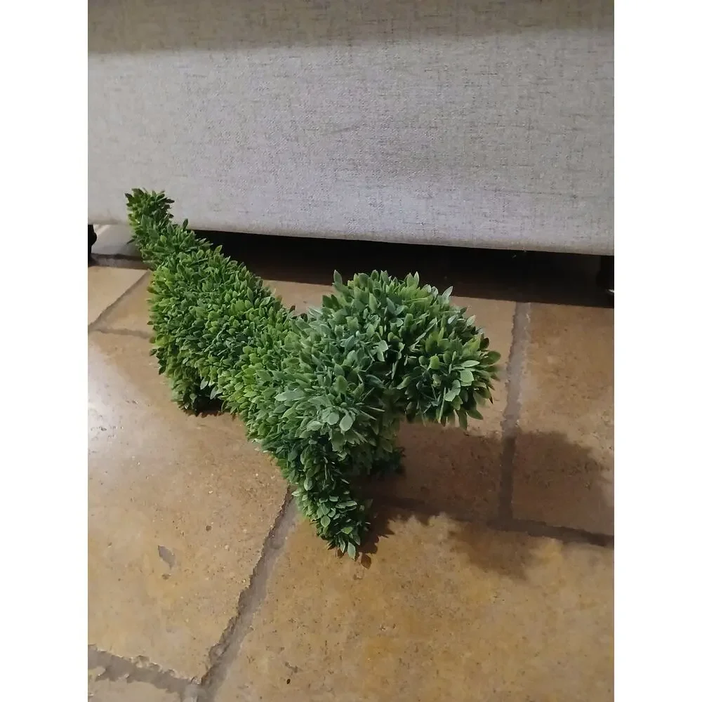 Garden Dog Topiary Dog 18